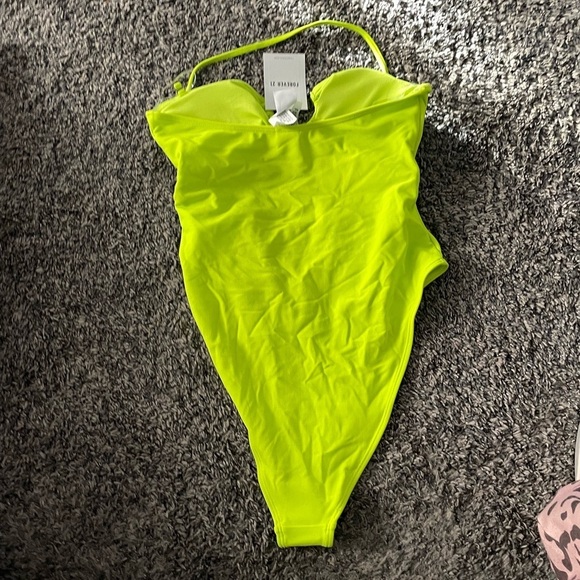 🆕 Bathing Suit 🆕 - Picture 4 of 7